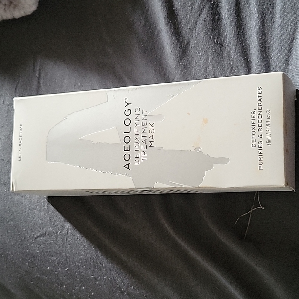 Aceology detoxifying treatment mask